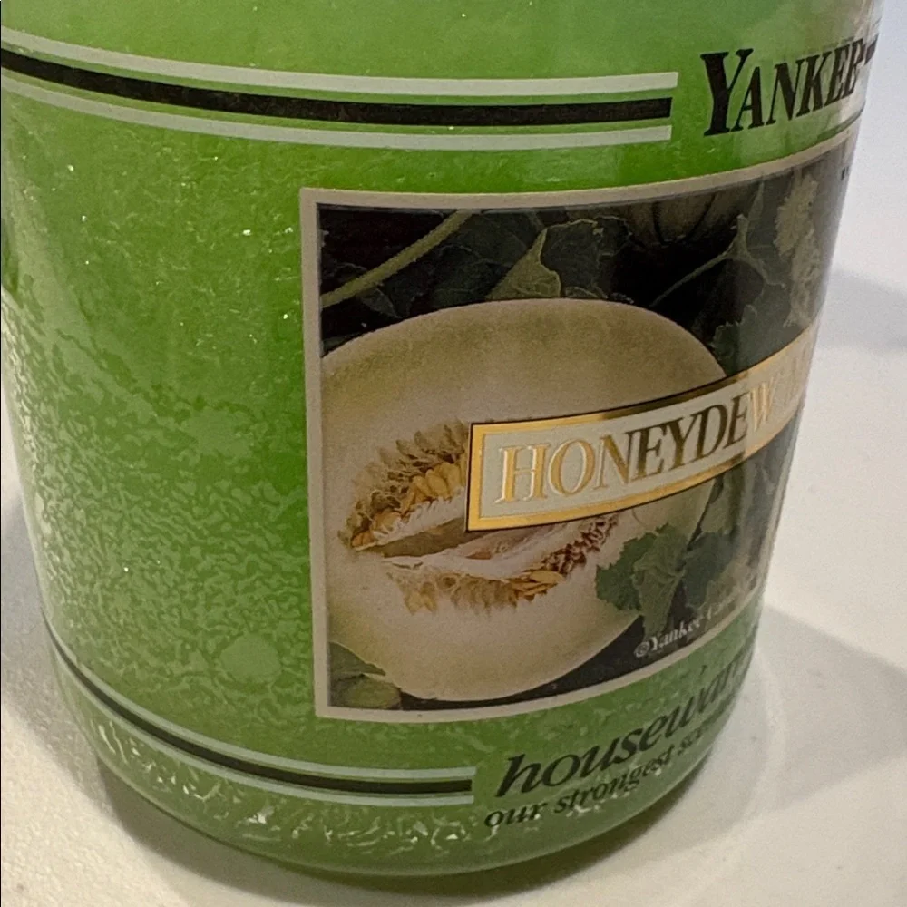 Yankee Honeydew Melon Candle. 22 oz Jar. NEW. Includes gift box